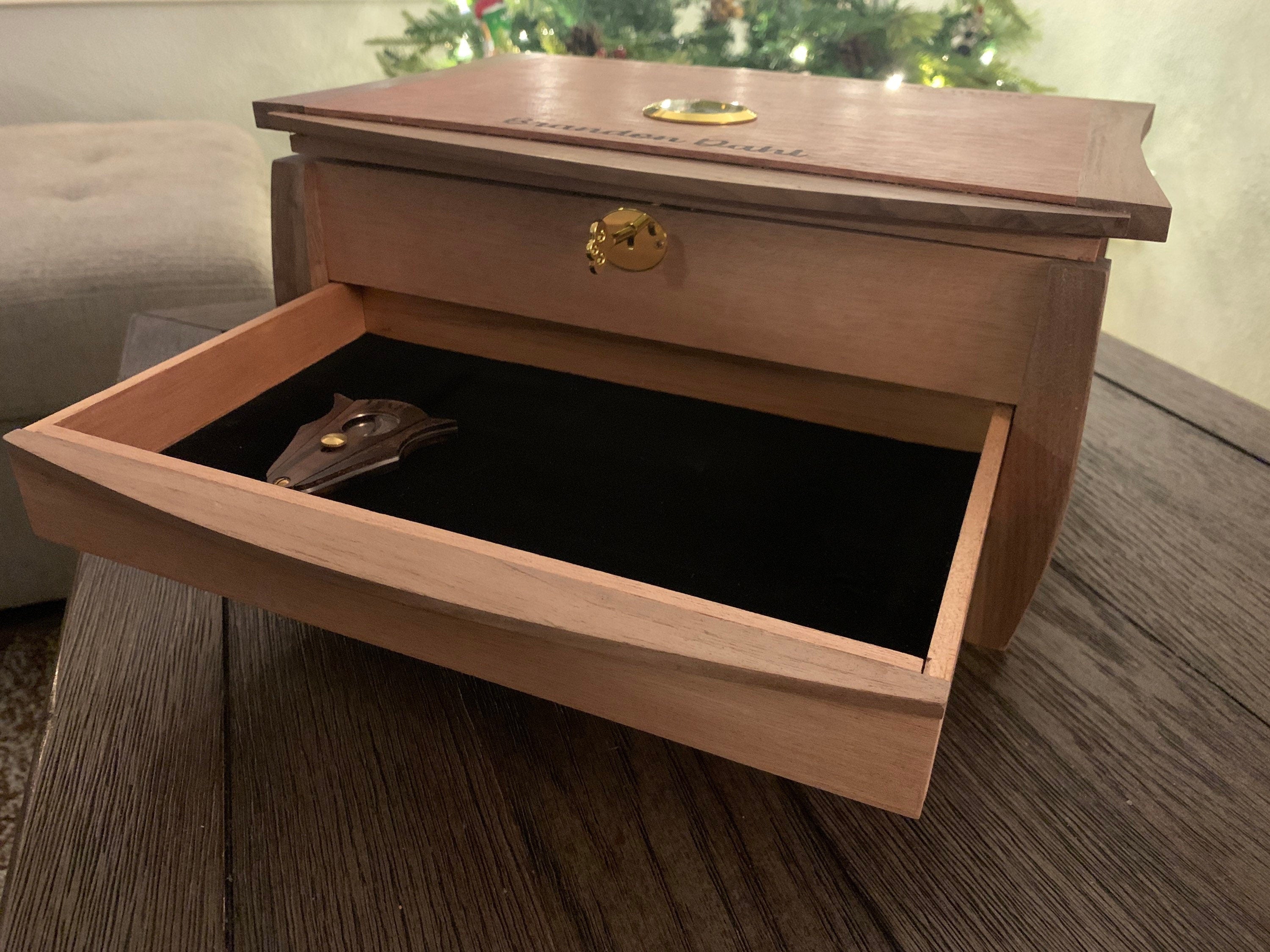 Custom cigar humidor 15-20 cigars