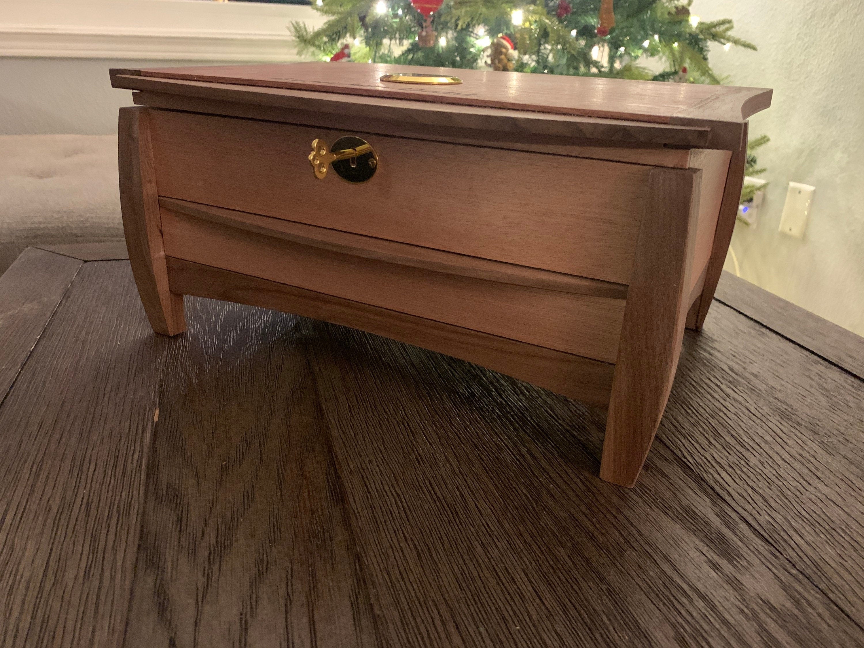 Custom cigar humidor 15-20 cigars