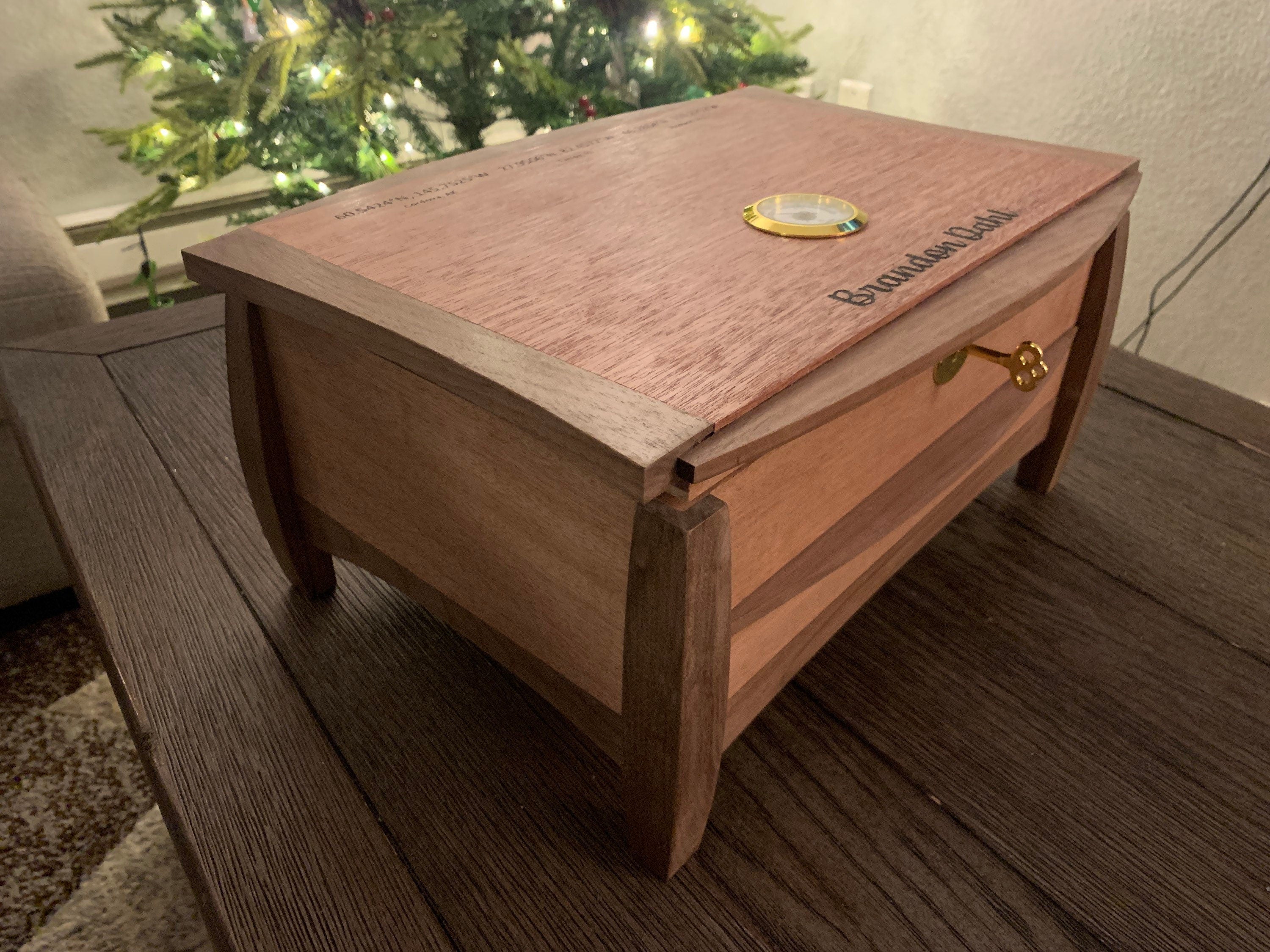 Custom cigar humidor 15-20 cigars