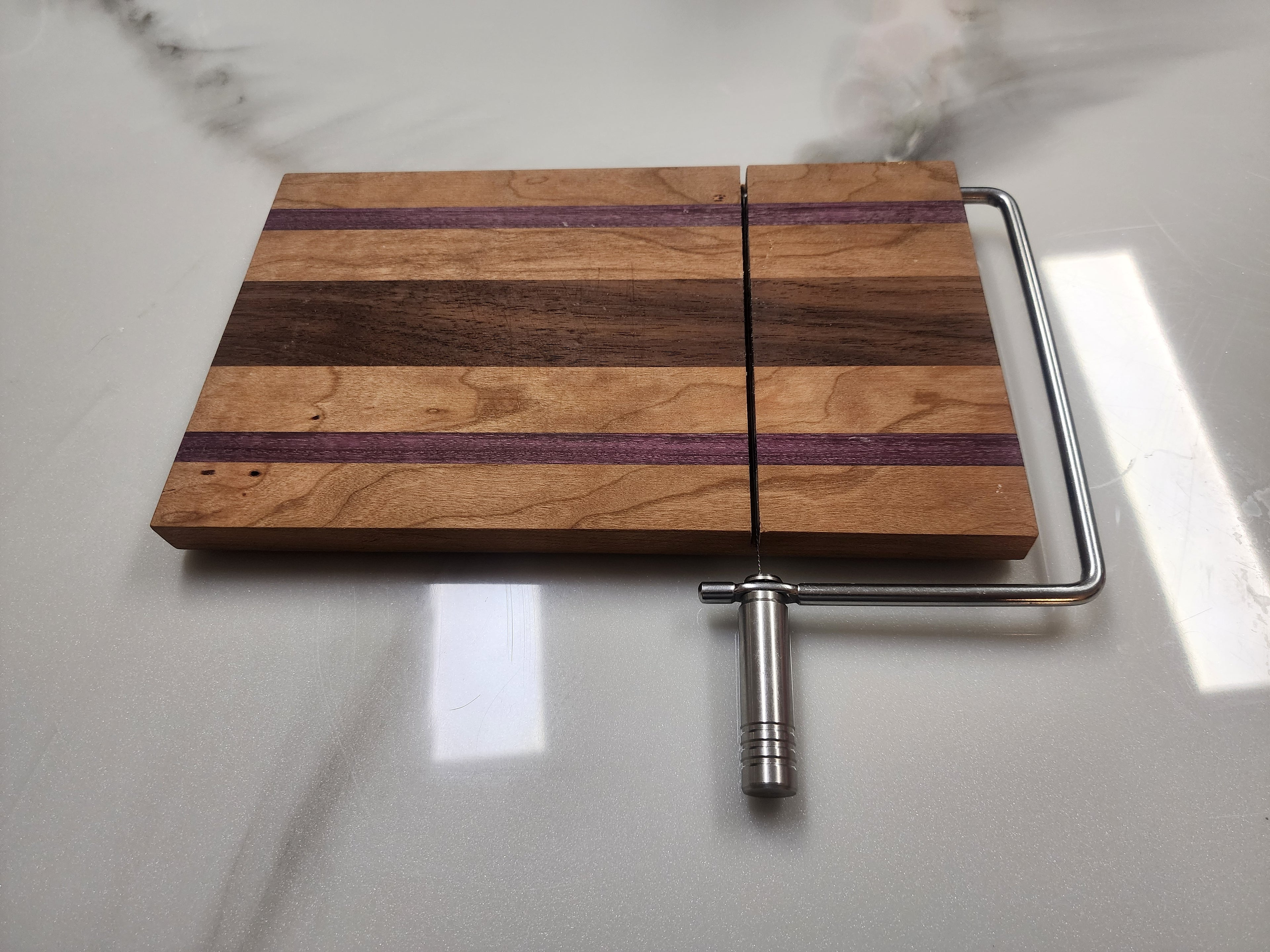 Edge grain cheese slicing board