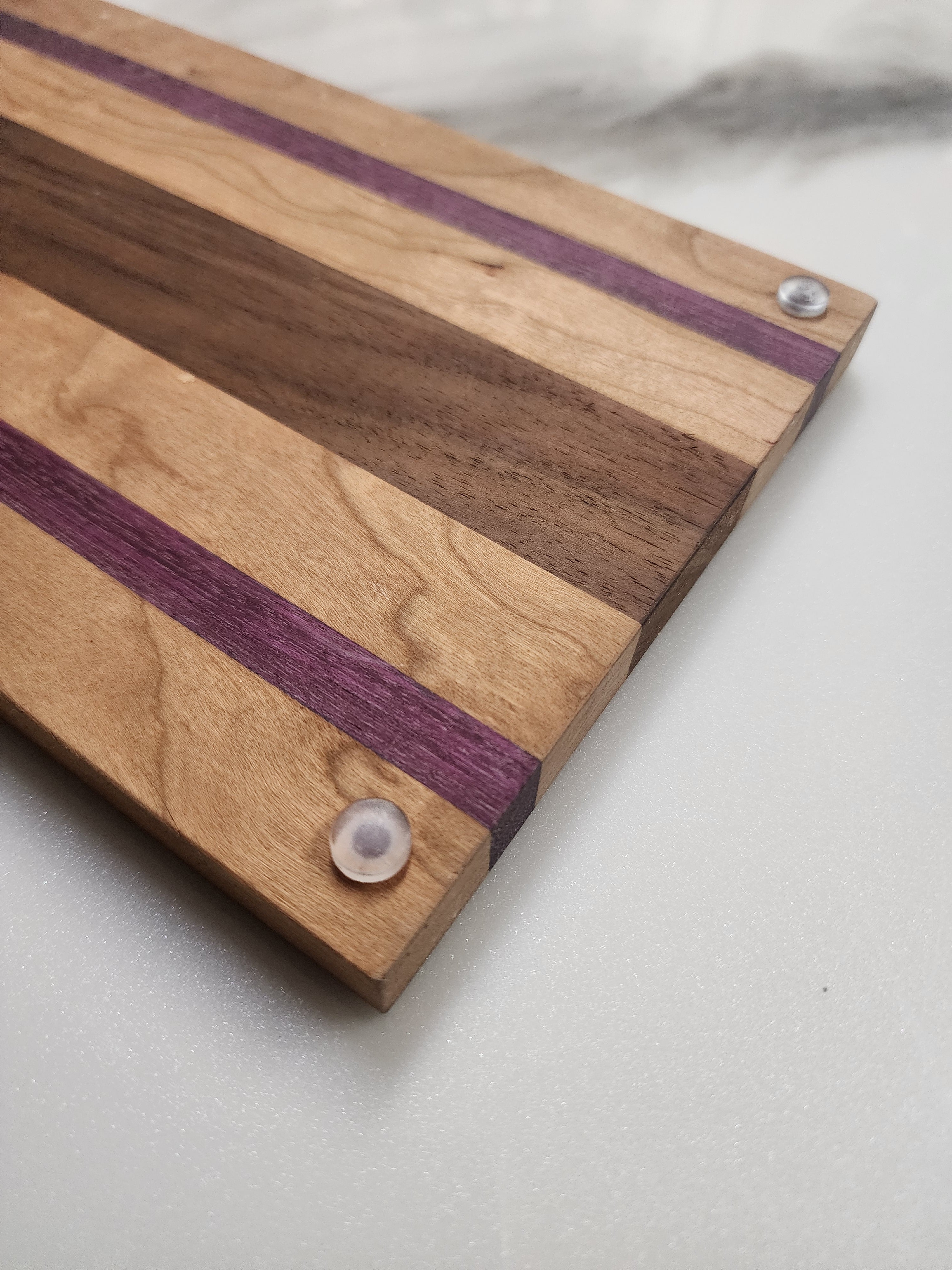 Edge grain cheese slicing board